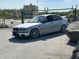 BMW E46 330i - BMW 330 Limousine E46 330i mit Benzin-Antrieb
