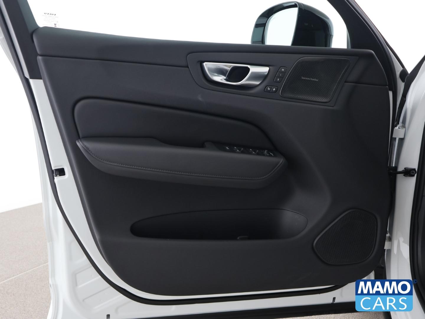 Volvo XC60 Plus Dark B5 Benzin ACC/H&K/Memory/Keyless, миниатюра 23