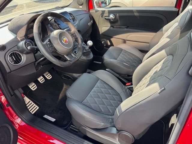 Fahrzeugabbildung Abarth 695C Turismo Leder NAVI Beats 17 ALU