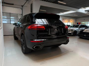 Porsche Cayenne - 4