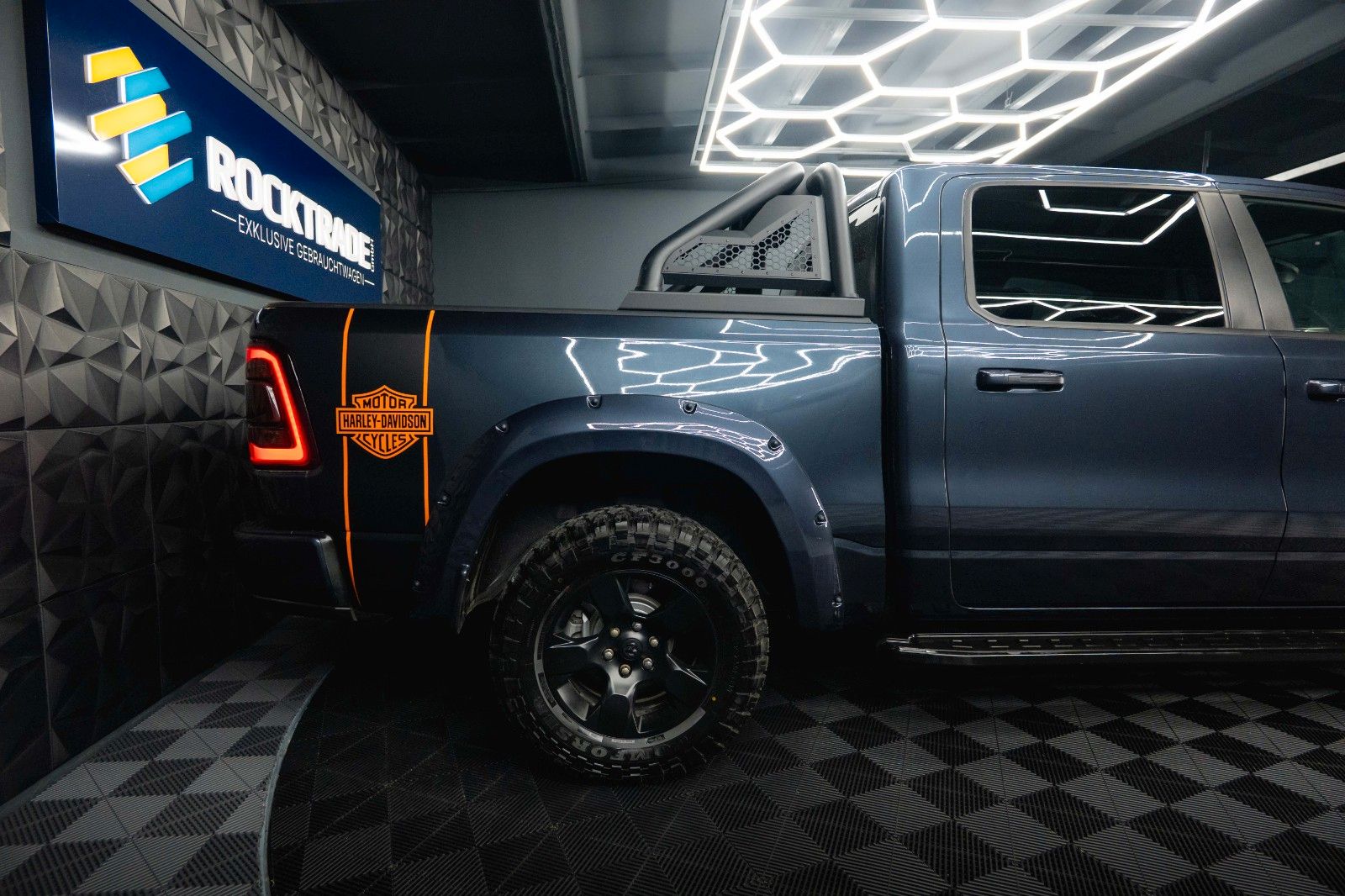 Fahrzeugabbildung Dodge RAM 5.7 V8 HEMI 4x4 OFFROAD Night HarleyDavidson