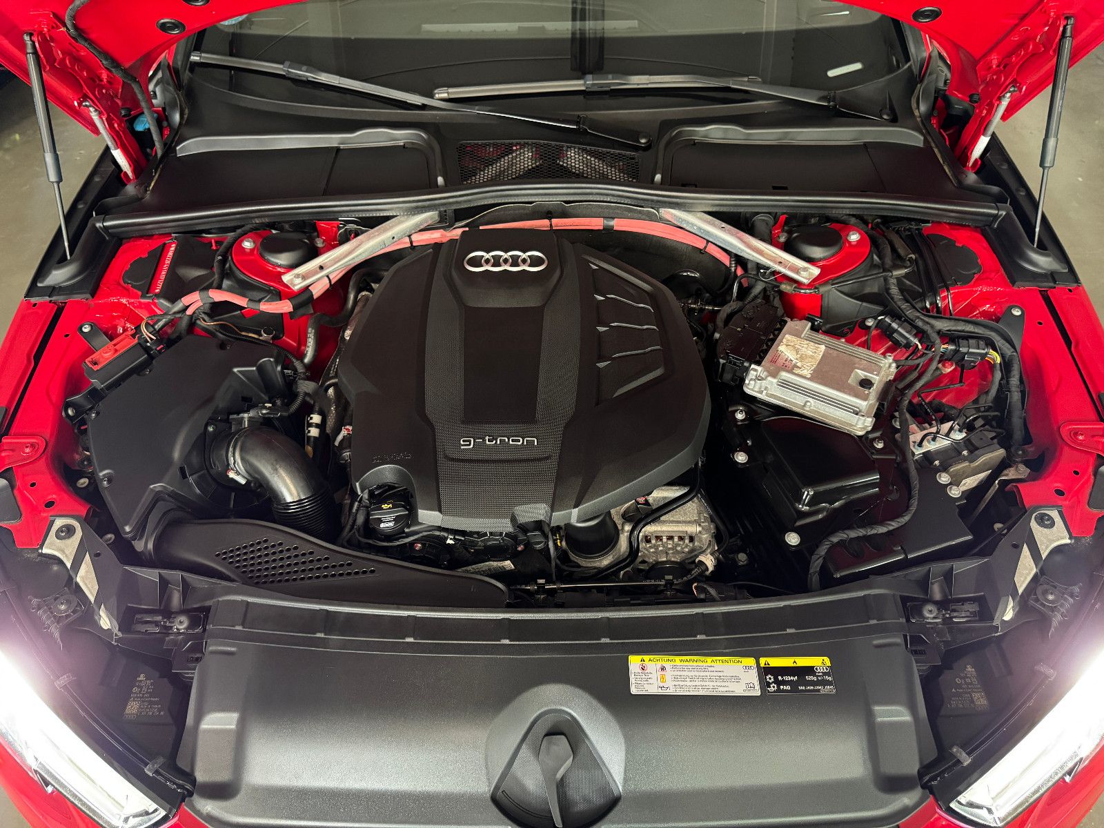 Fahrzeugabbildung Audi A4 2.0 TFSI G-TRON 3X S-LINE BLACK EDITION VOLL