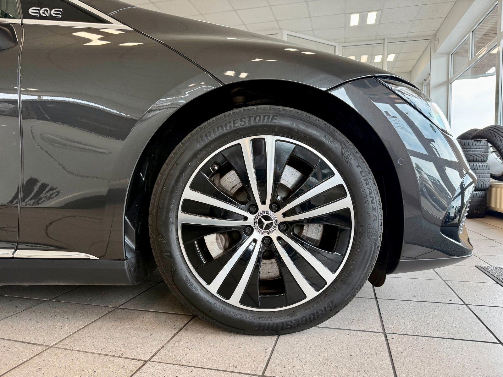 Fahrzeugabbildung Mercedes-Benz EQE 300 Electric Art Advanced/AHK/Kamera/19Zoll
