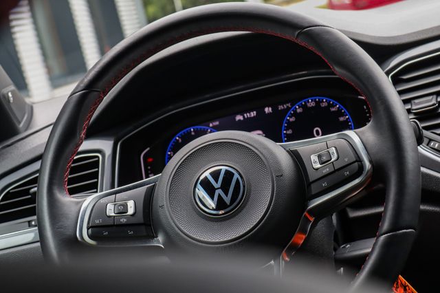 Fahrzeugabbildung Volkswagen T-Roc 2.0 TSI Sport 4Motion 7DSG AHK Navi LED