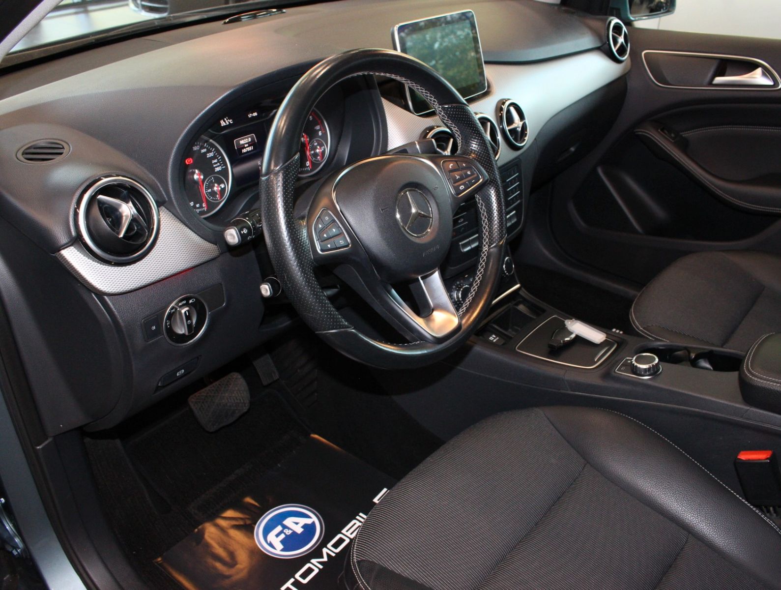 Fahrzeugabbildung Mercedes-Benz B 220 CDI Urban COMAND+LED+AHK+Totwinkel+PDC