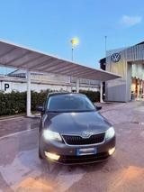 Skoda Rapid 1.6 TDI CR 105 CV Ambition - Skoda Rapid mit Diesel-Antrieb: Kombi, Schaltgetriebe