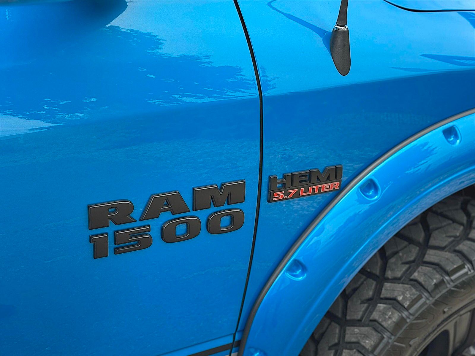 Fahrzeugabbildung Dodge RAM 5.7 V8 HEMI SPORT Offroad NIGHT 4x4 LED 19%