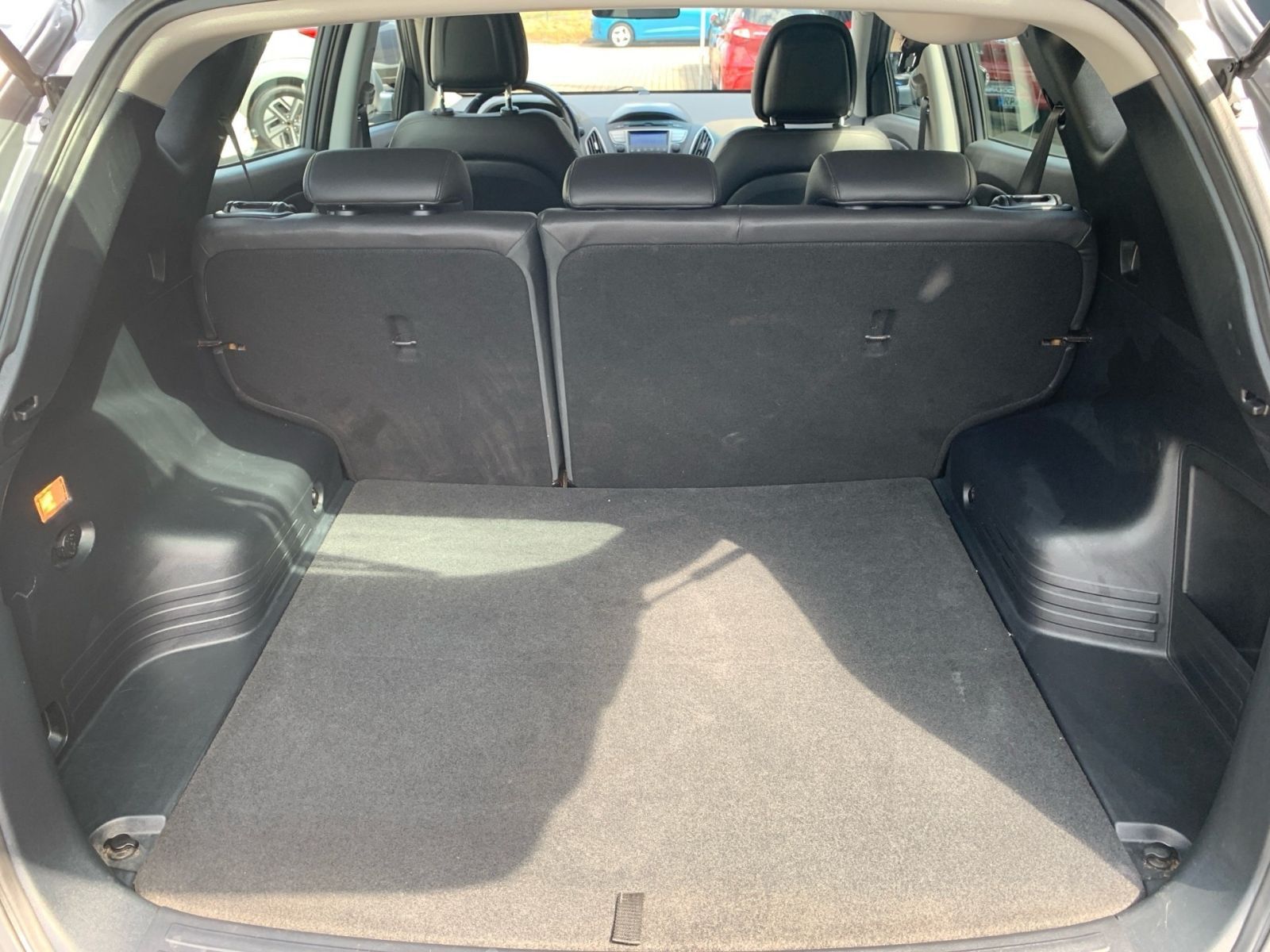 Fahrzeugabbildung Hyundai ix35 1.6 GDI 8-Fach Bereift Teilleder EXPORT