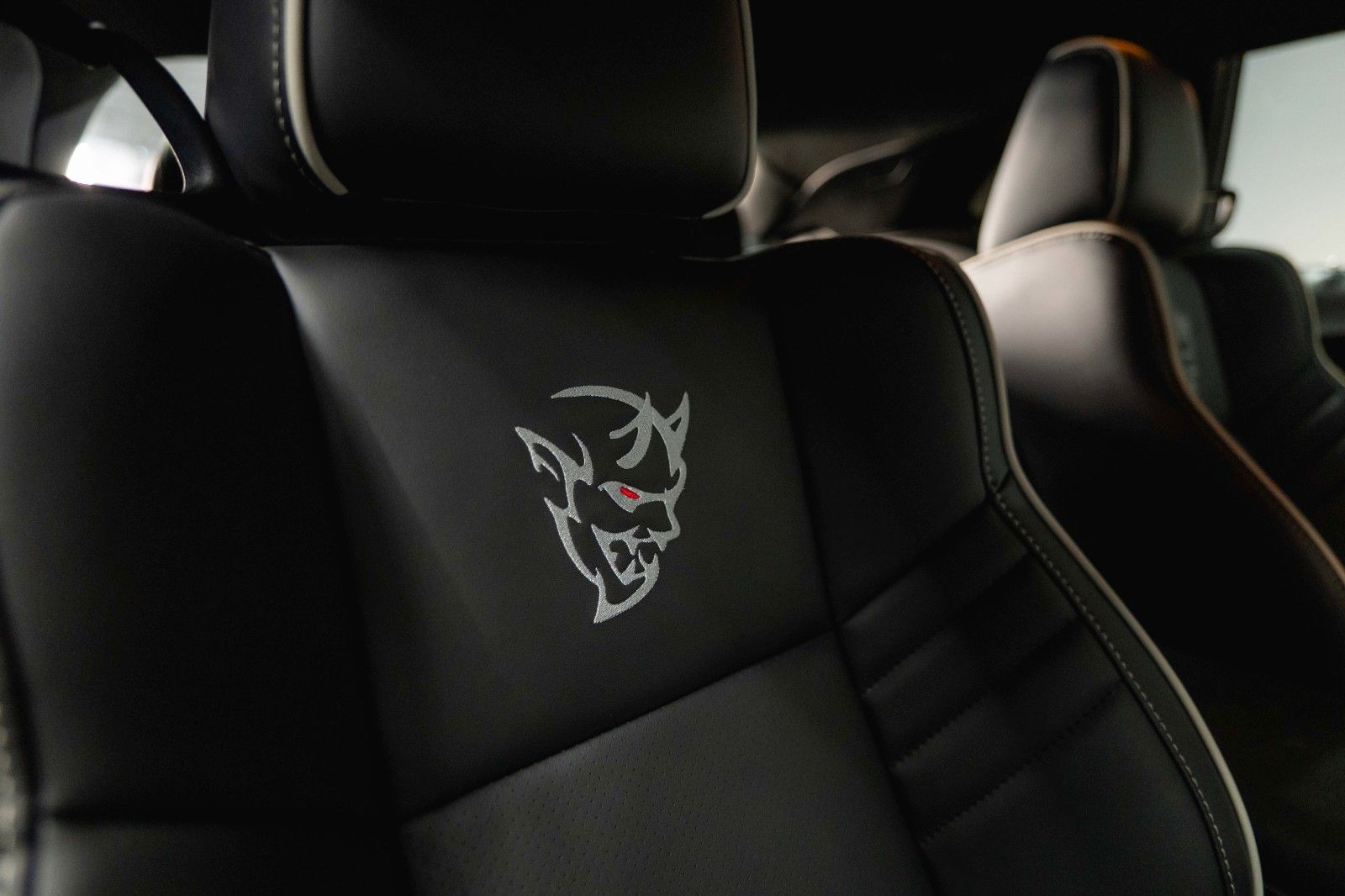 Fahrzeugabbildung Dodge Challenger 6.4 V8 SRT 392 R/T SCAT PACK WIDEBODY