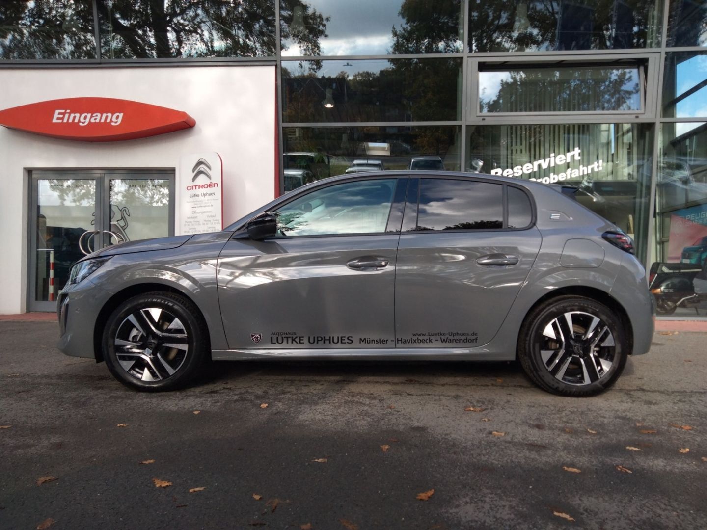 Fahrzeugabbildung Peugeot 208 Allure Elektro 156 Navi 360 Kamera SHZ Keyle