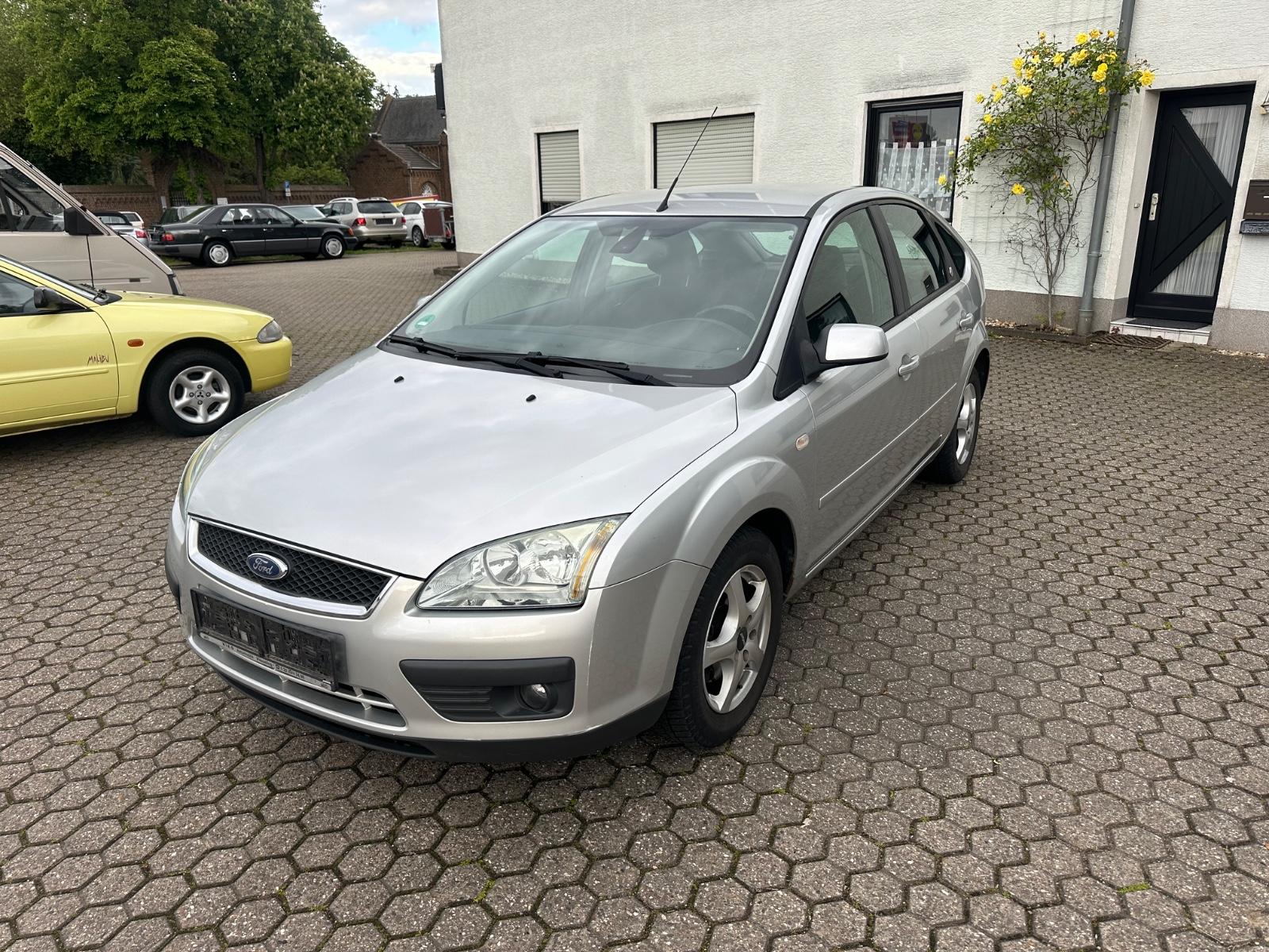 Ford Focus Lim. Ghia Klima Navi TÜV Neu