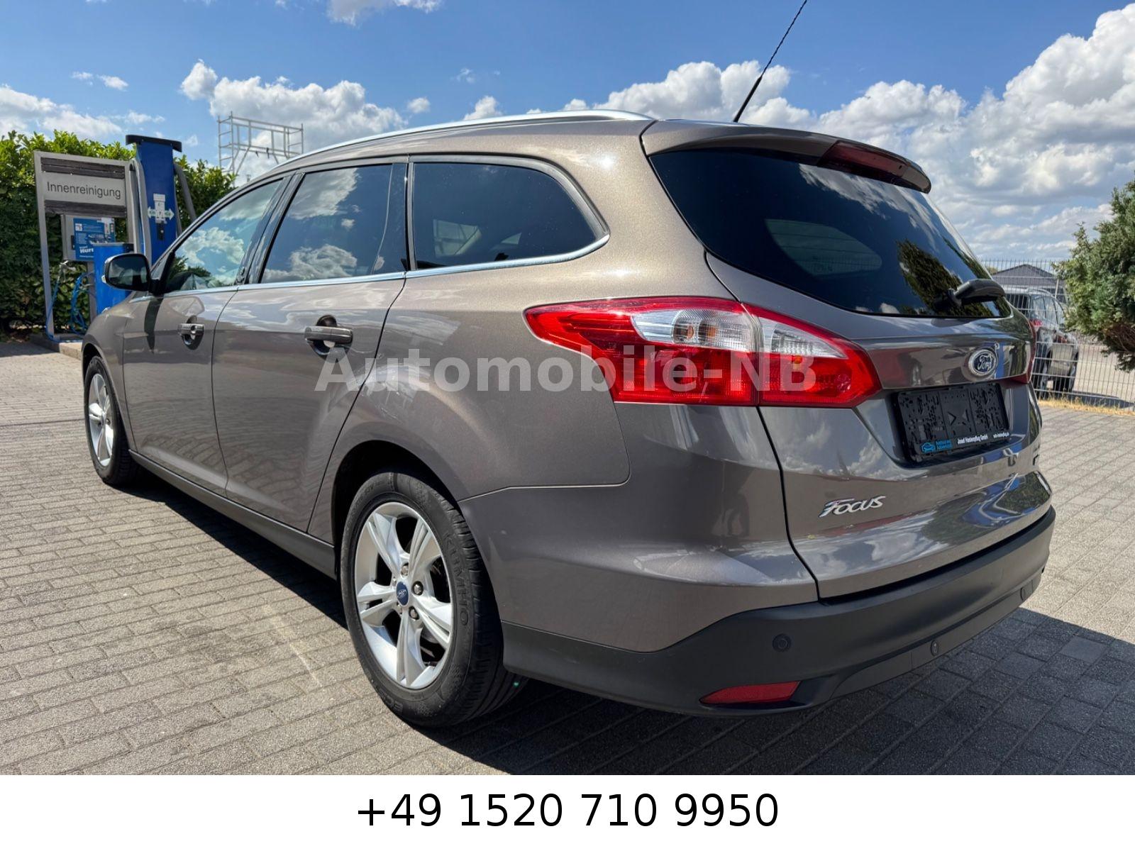 Ford Focus 2012 — interior