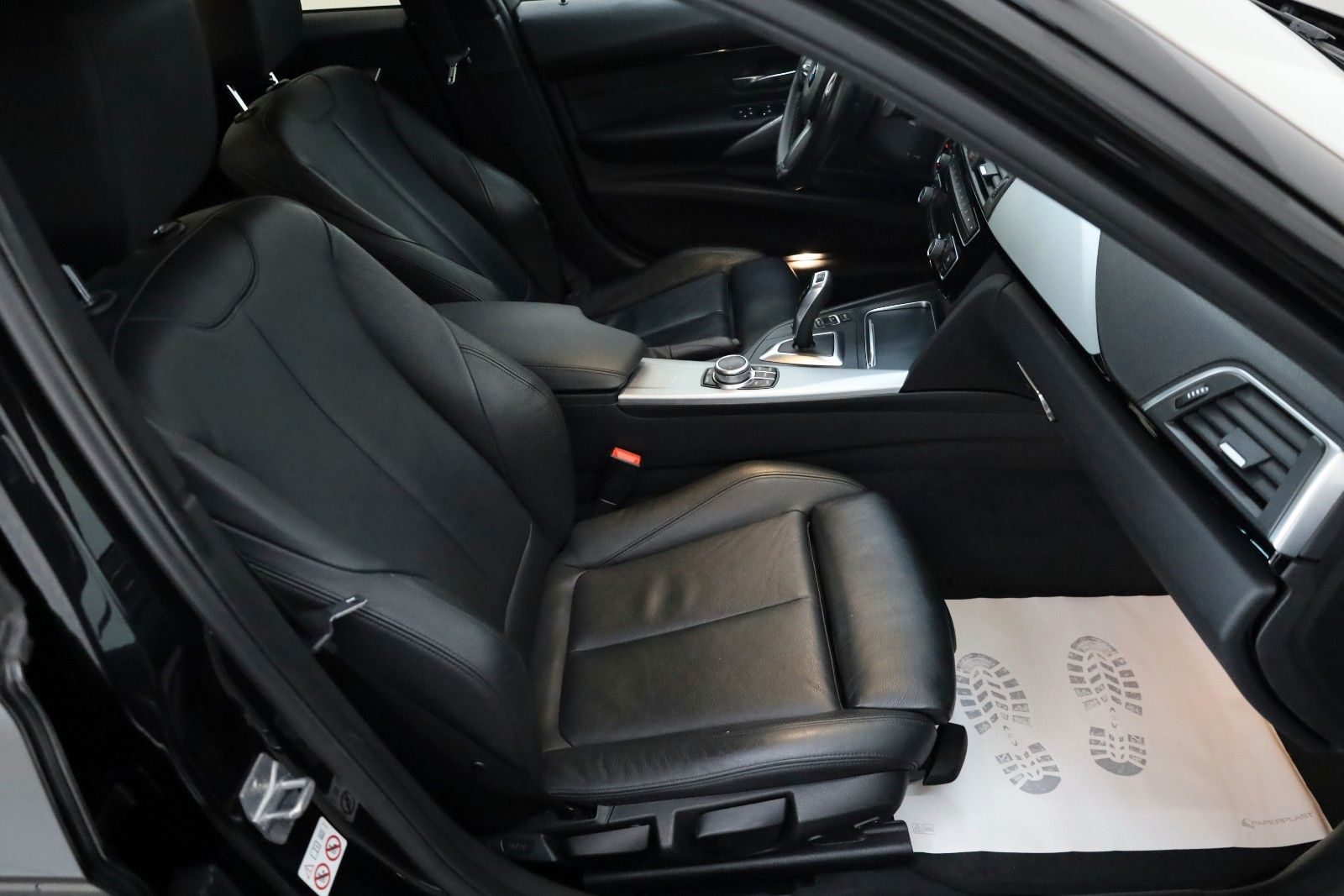 Fahrzeugabbildung BMW 320d Touring M Sport Leder,Navi,LED,SH,PDC,SR+WR