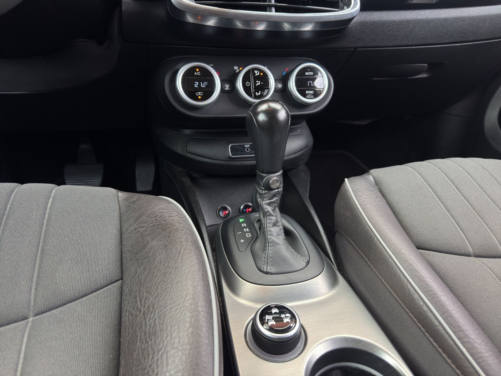 Fahrzeugabbildung Fiat 500X Lounge Tempo*Bi-Xen*2-Zo.-Klimaauto*Keyless