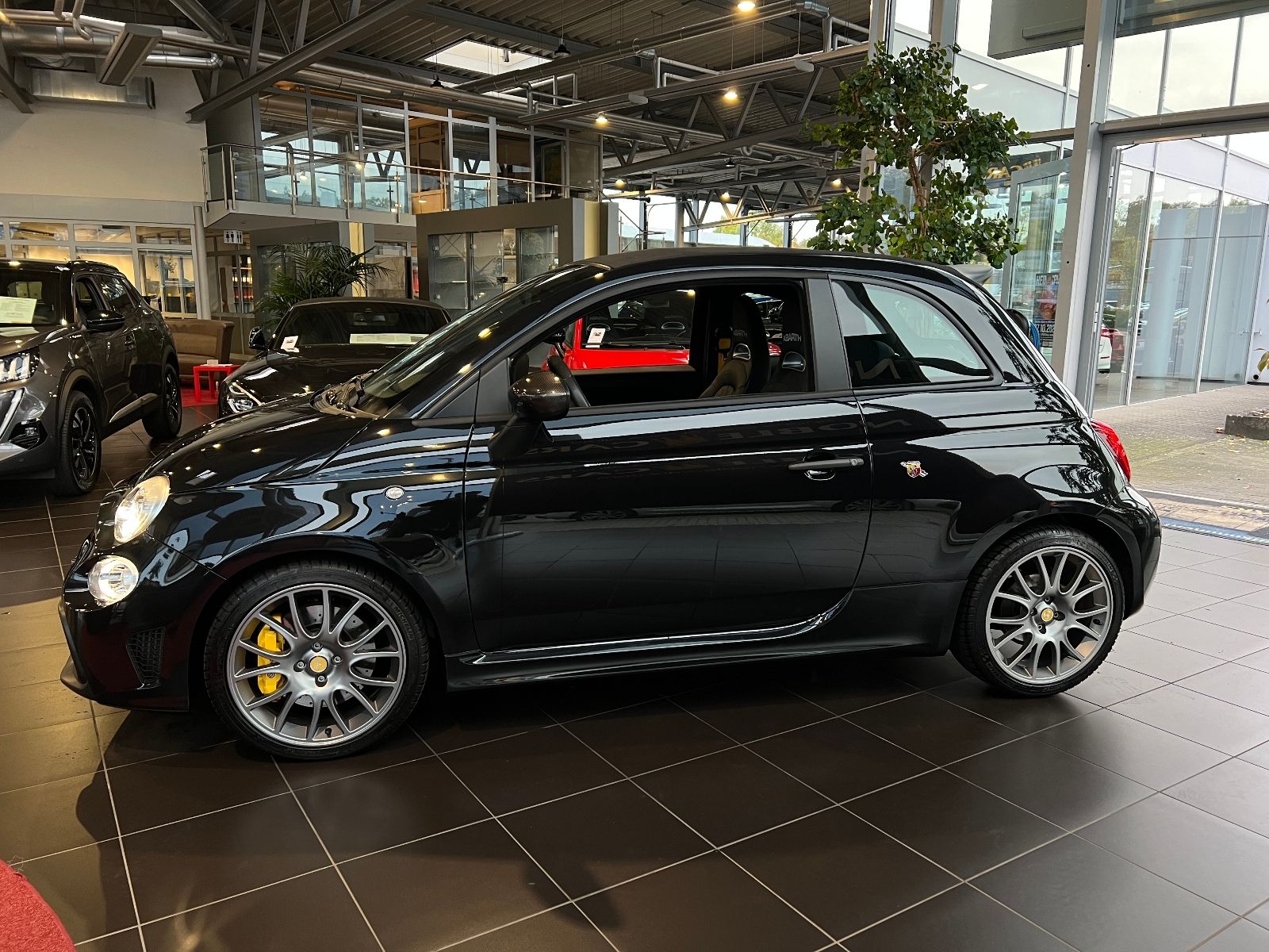 Fahrzeugabbildung Abarth 695C XENON NAVI ALU