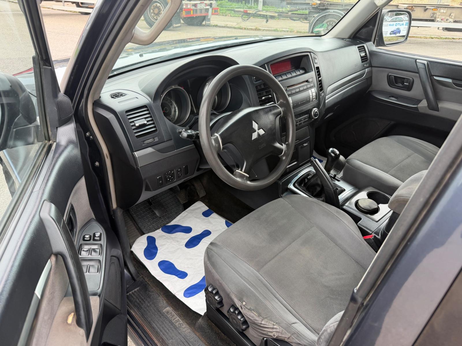 MITSUBISHI PAJERO 3.2 DI-D 160CH - INVITE - BVM - ATTELAGE - CT NEUF - HISTORIQUE ENTRETIEN COMPLET - 1ERE MAIN