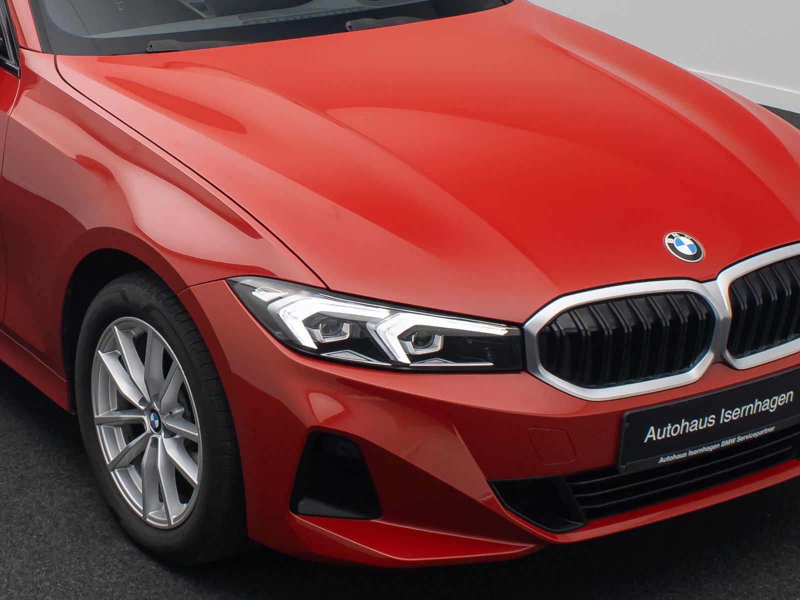 Fahrzeugabbildung BMW 320d xD DAB Alarm HUD HiFi Sportsitz Geschwindig