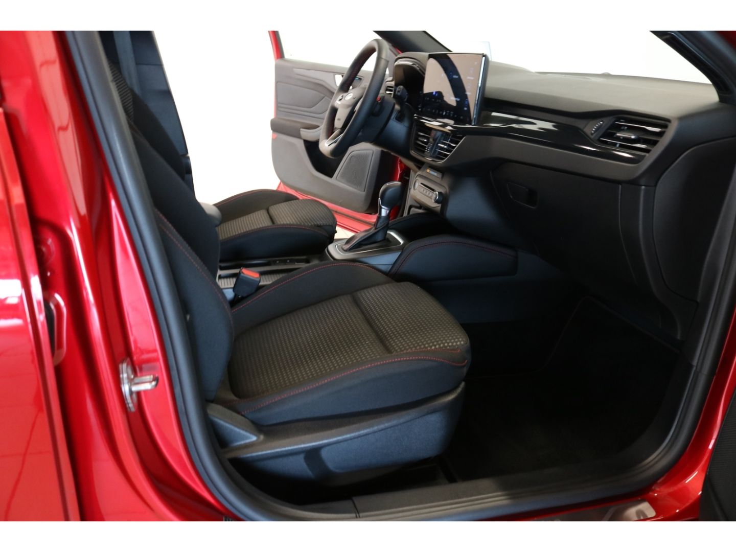 Fahrzeugabbildung Ford Focus Turnier ST-Line X 1.0 EcoBoost Mild-Hybrid