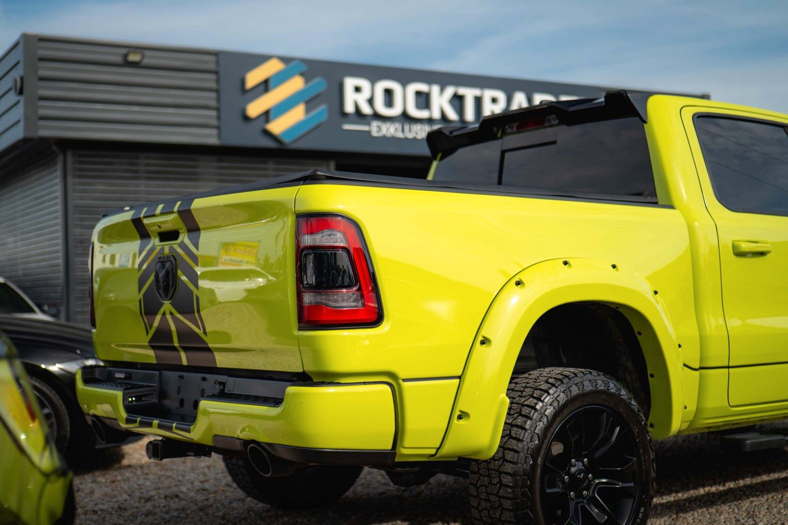 Fahrzeugabbildung Dodge RAM 5.7 V8 4x4 OFFROAD ACID YELLOW Edition LED