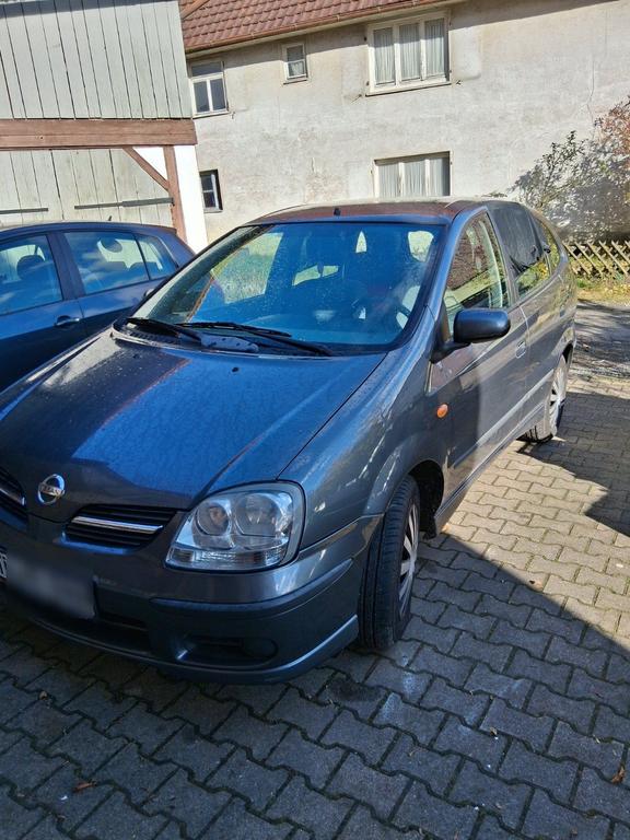 Nissan Almera Tino