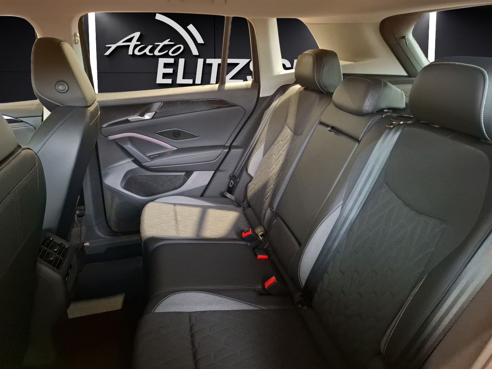 Fahrzeugabbildung Volkswagen Tiguan eTSI  Goal DSG LED AHK Navi AID ACC RFK S