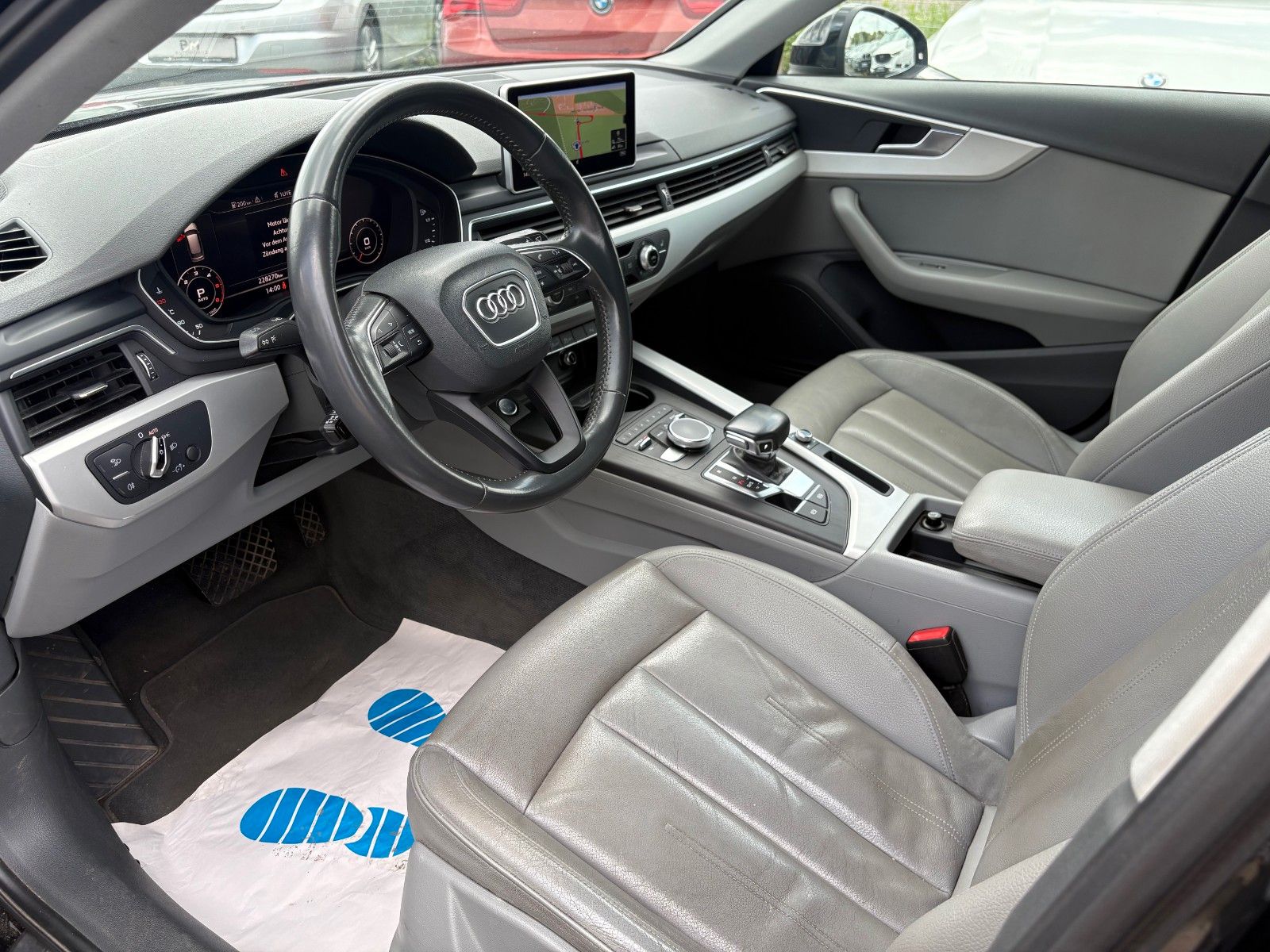 Fahrzeugabbildung Audi A4 2.0 TDI quattro Aut Navi Leder Xenon AHK SPOR