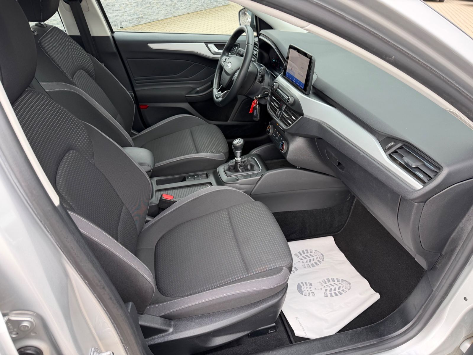 Fahrzeugabbildung Ford Focus Lim. Cool & Connect°Kamera°Navi°LED°1.Hand