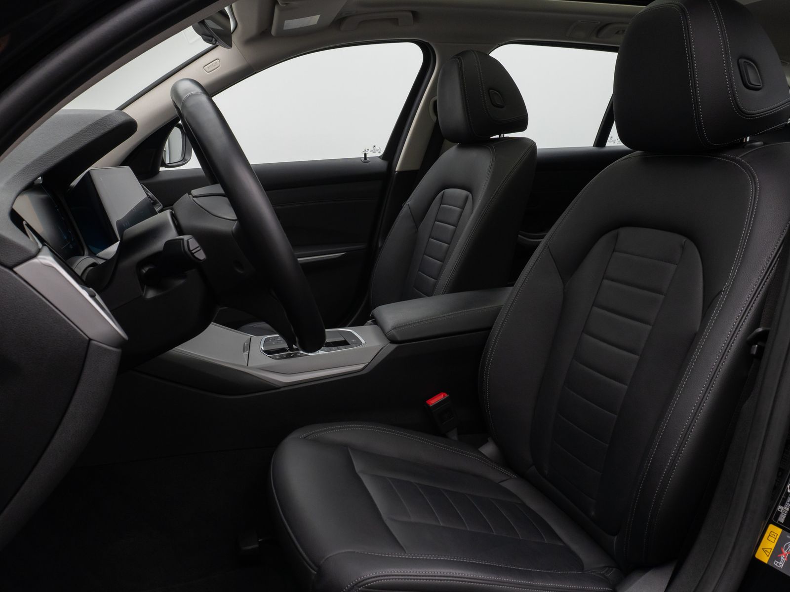 Fahrzeugabbildung BMW 330e Panorama 360° Laser HUD DAB HiFi AHK ACC