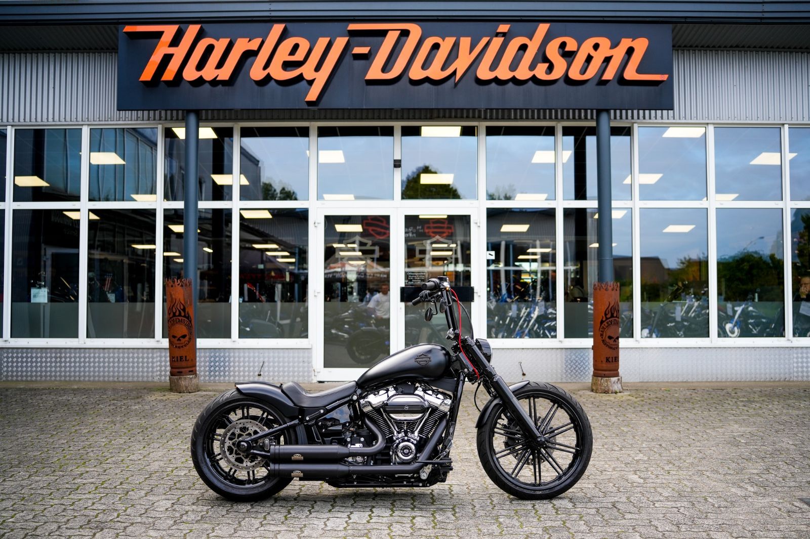 Fahrzeugabbildung Harley-Davidson FXBRS Softail Breakout 114 cui - JEKILL&HYDE -
