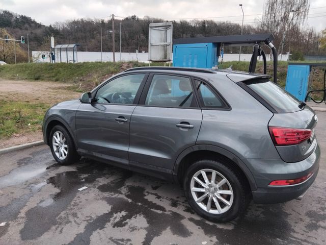 AUDI Q3 2.0 TDI - Unfallfrei 