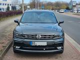 Volkswagen Tiguan 2.0 TDI SCR 140kW DSG 4M. R-Line/Highline - VW Tiguan Gebrauchtwagen in Braunschweig
