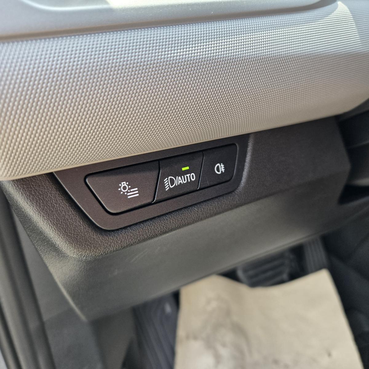 BMW 218i Active Tourer RFK DAB SHZ Keyless
