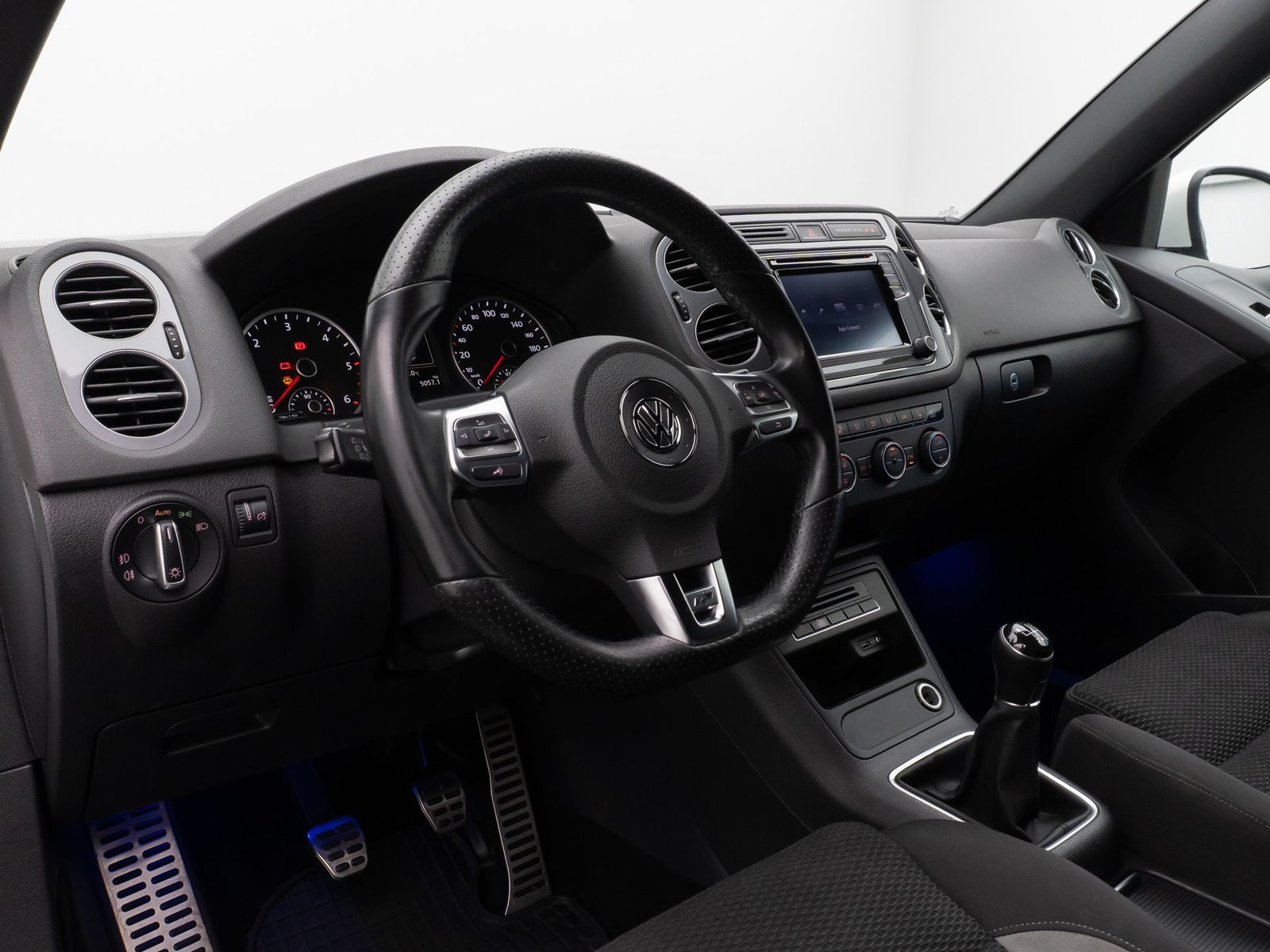 Fahrzeugabbildung Volkswagen Tiguan R-Line Xenon DAB Sitzhzg. AHK 8FACH