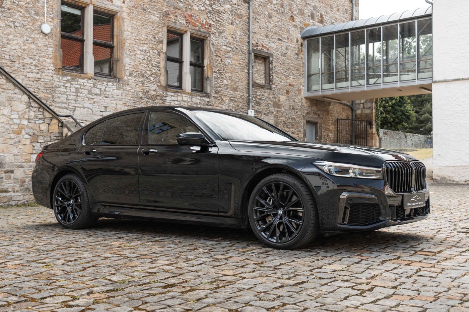 Fahrzeugabbildung BMW 745 e M SPORT H&K LASER MASSAGE PANO 360° HUD