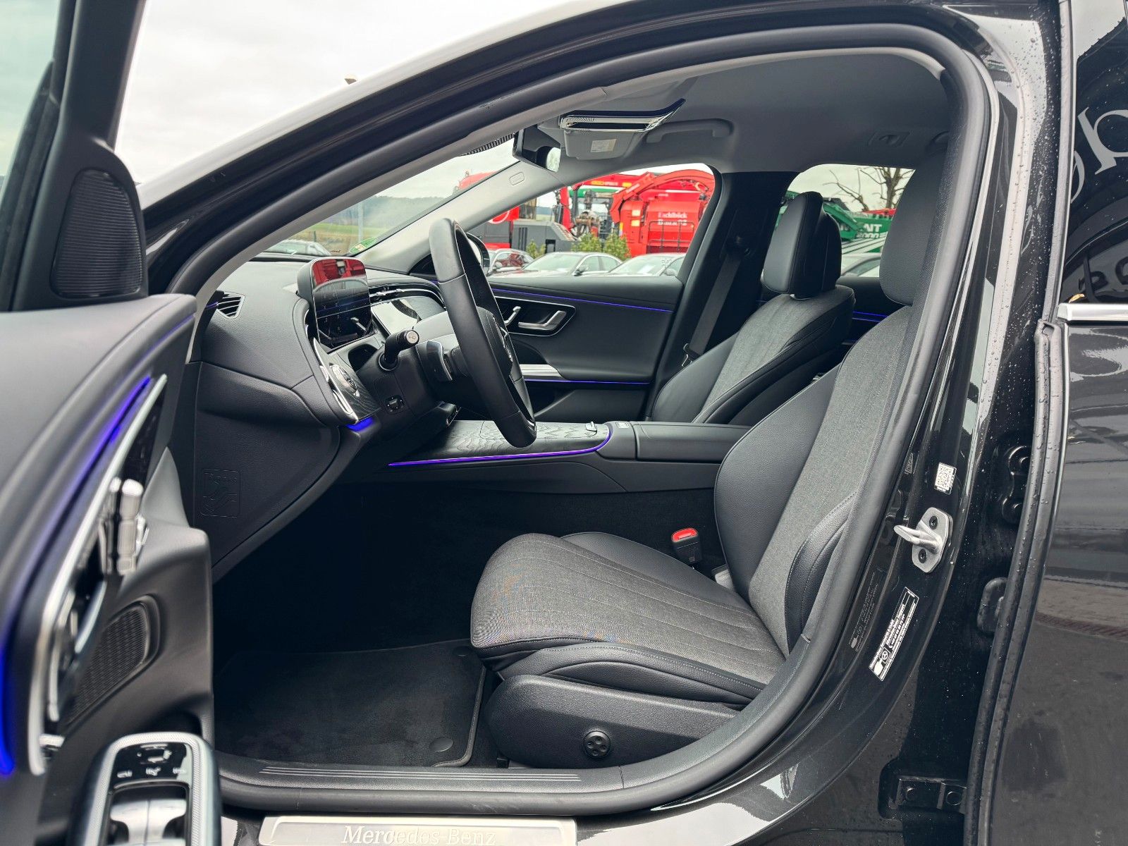 Fahrzeugabbildung Mercedes-Benz E 220d T Avantgarde+Distr+Digital+AHK+360