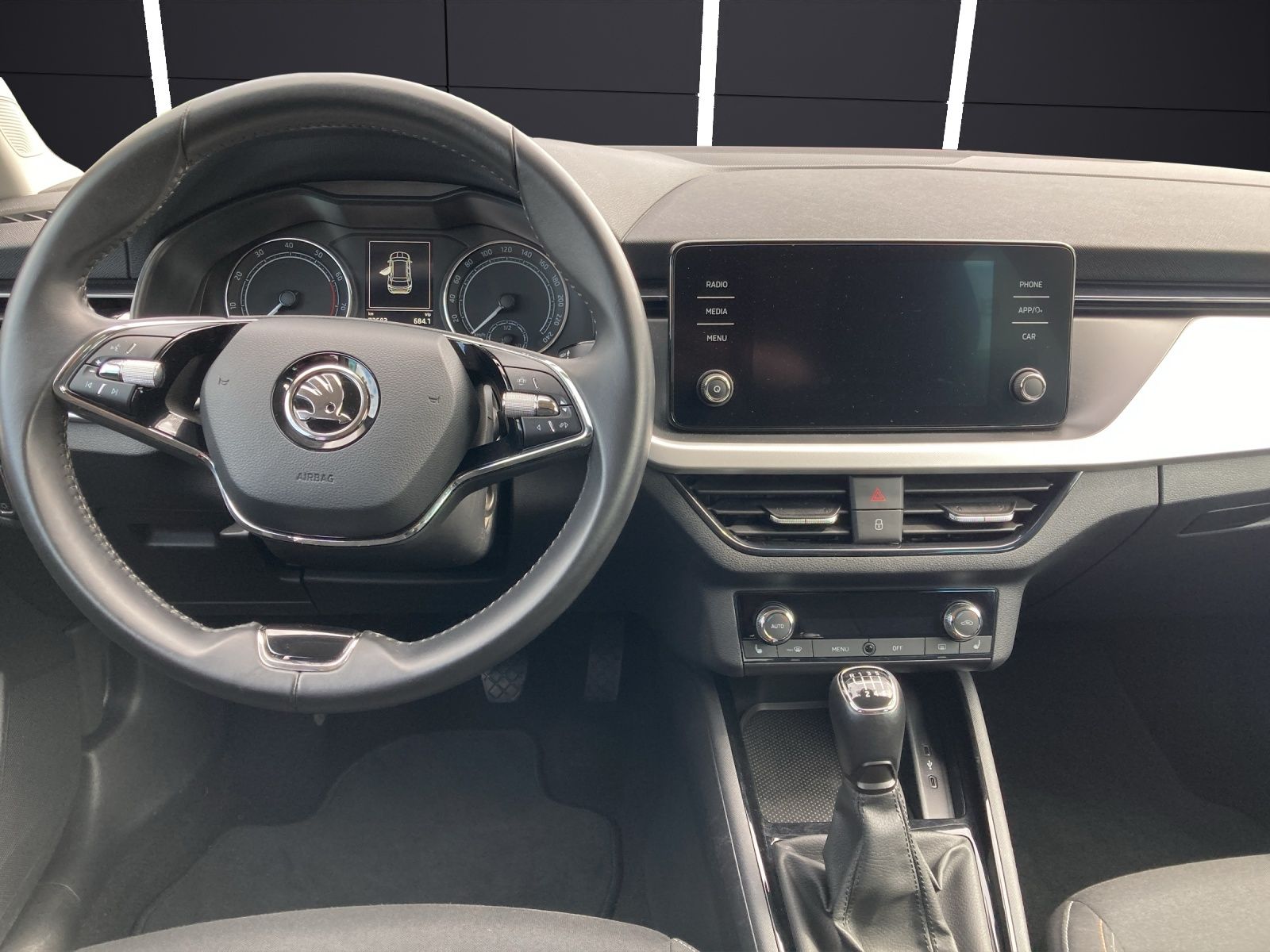 Fahrzeugabbildung SKODA Kamiq TSI Drive-125 LED Climatronic GRA PDC SH L