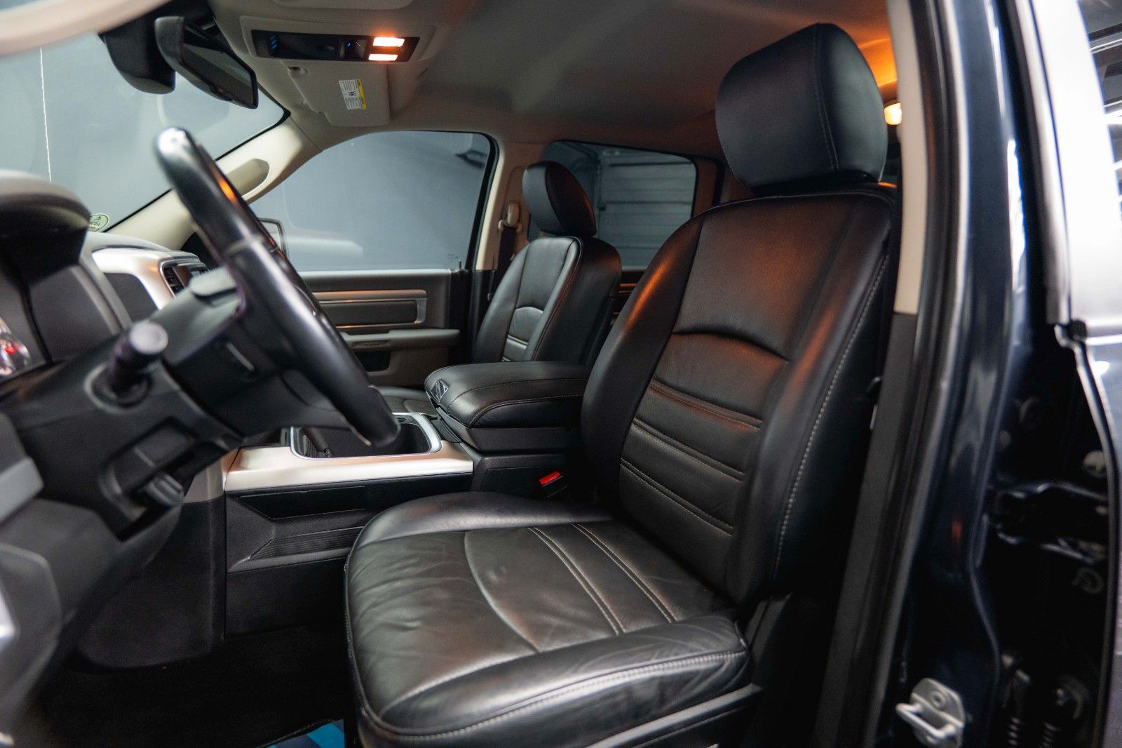 Fahrzeugabbildung Dodge RAM 5.7 V8 HEMI 4x4 Offroad Night  LONGBED*LPG*