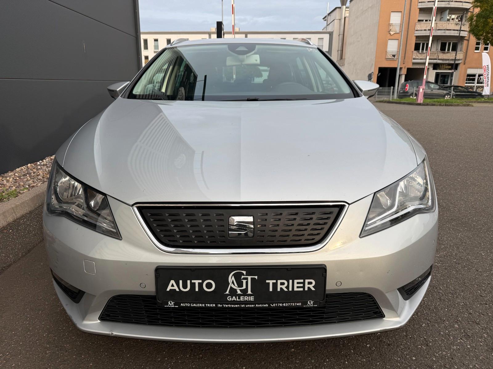 Seat Leon 2015 — вигляд ззаду
