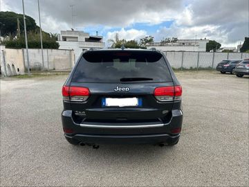 Jeep Grand Cherokee - 2
