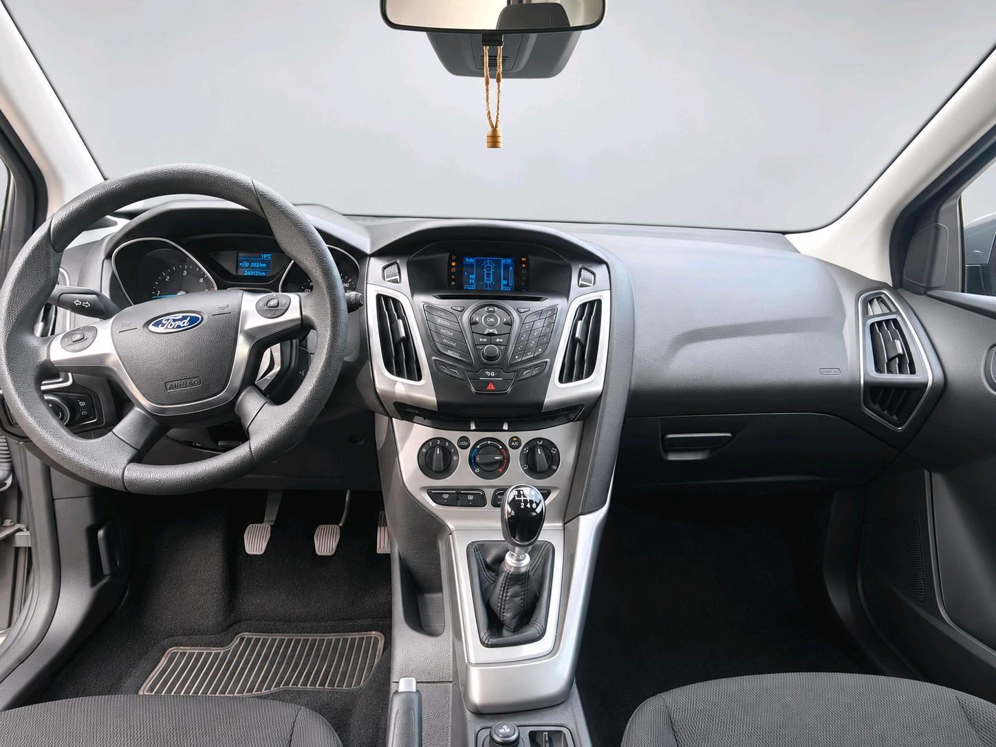 Ford Focus 2011 — photo 8