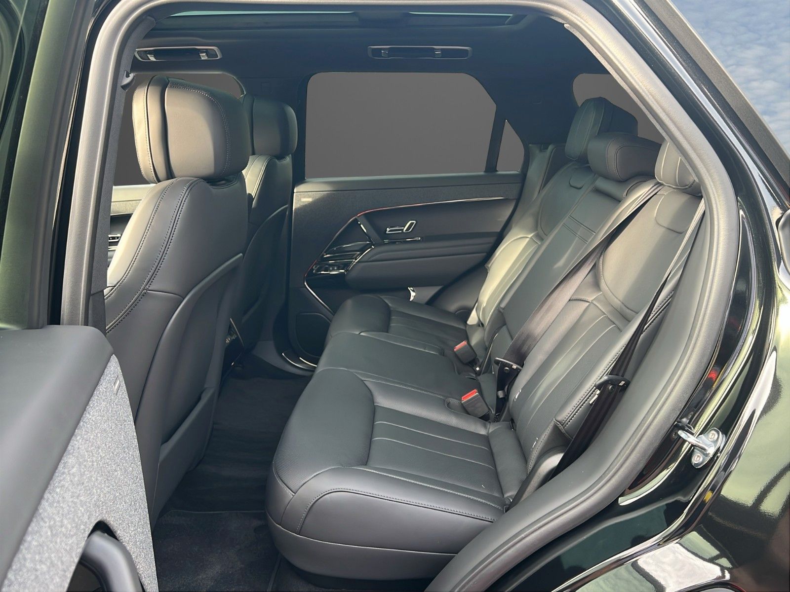 Fahrzeugabbildung Land Rover Range Rover Sport P460e Dynamic SE 23 Zoll