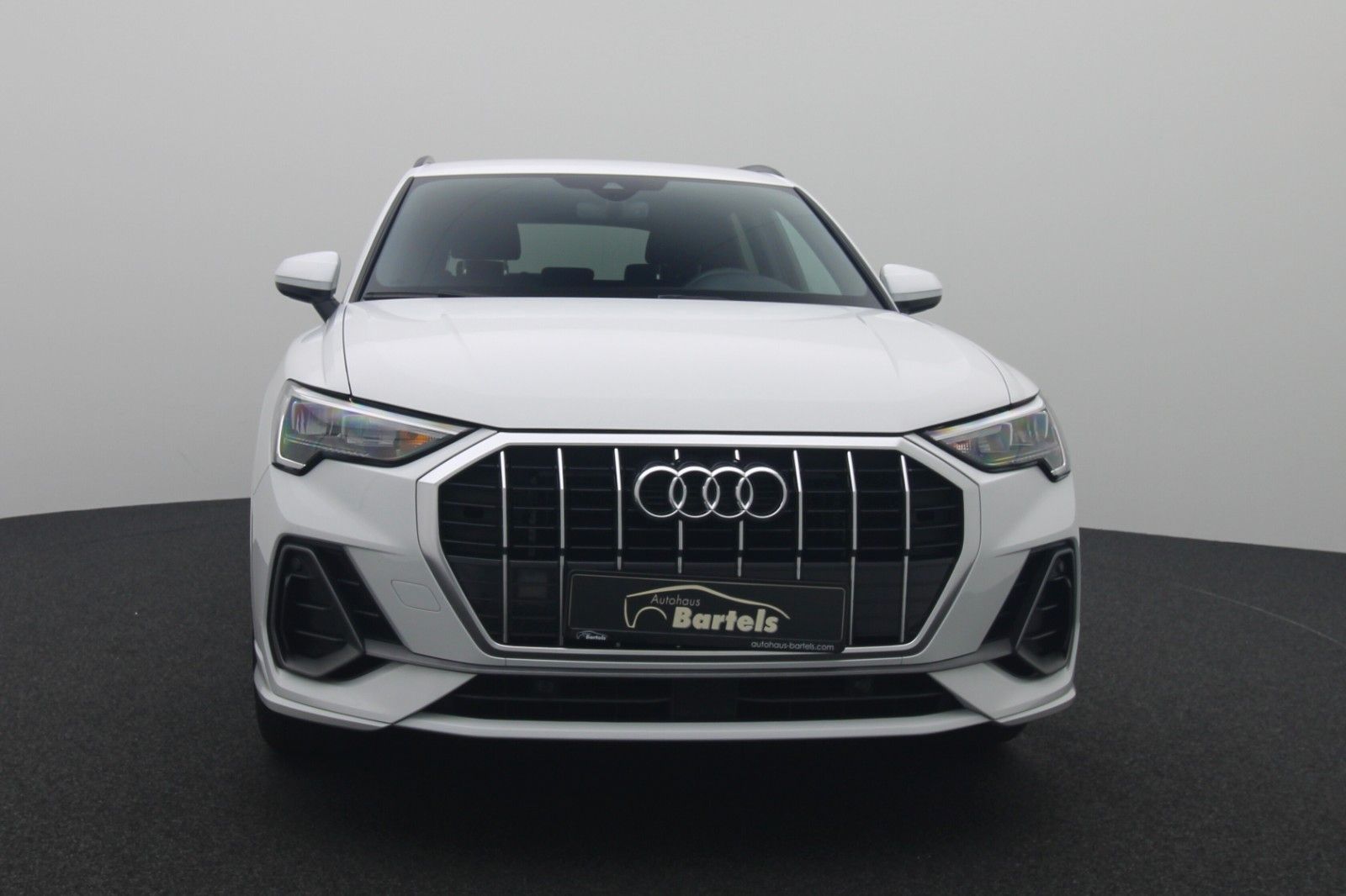 Fahrzeugabbildung Audi Q3 1.5 TFSI 35 S-Line AHK NAVI VIRTUAL