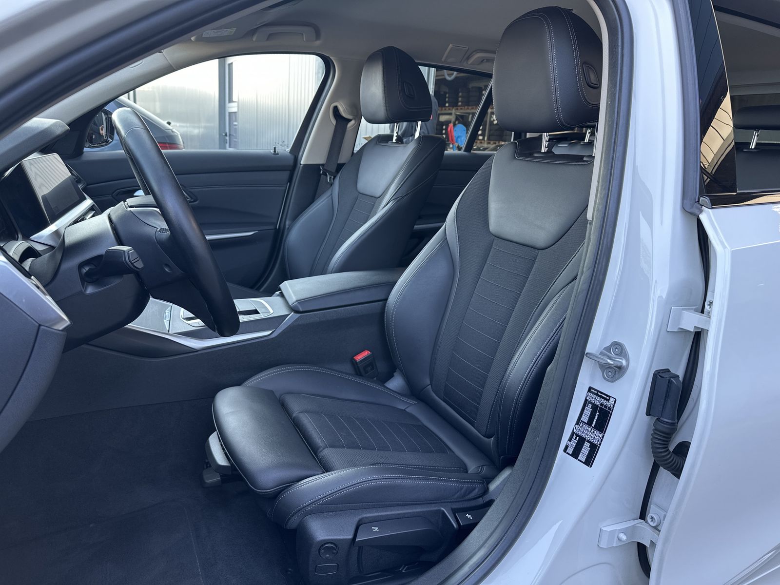 Fahrzeugabbildung BMW 320d Touring Sport-Line NAV+LED+HIFI+KAMERA+18ZO