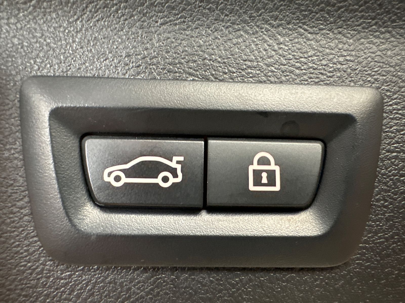 Fahrzeugabbildung BMW X3 xDrive20d NAV+LED+PANO+AHK+STHZ+HUD+SHZ+20ZO