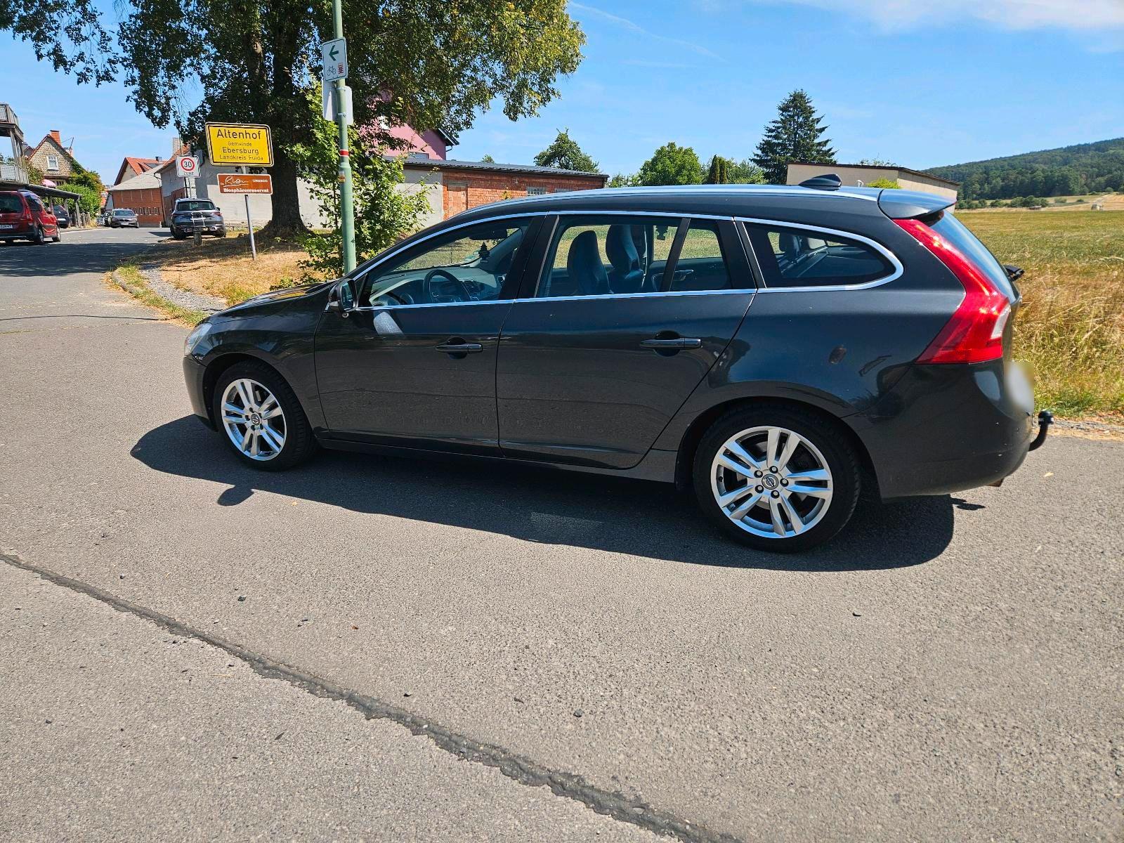 Volvo V60 2011 — rear view