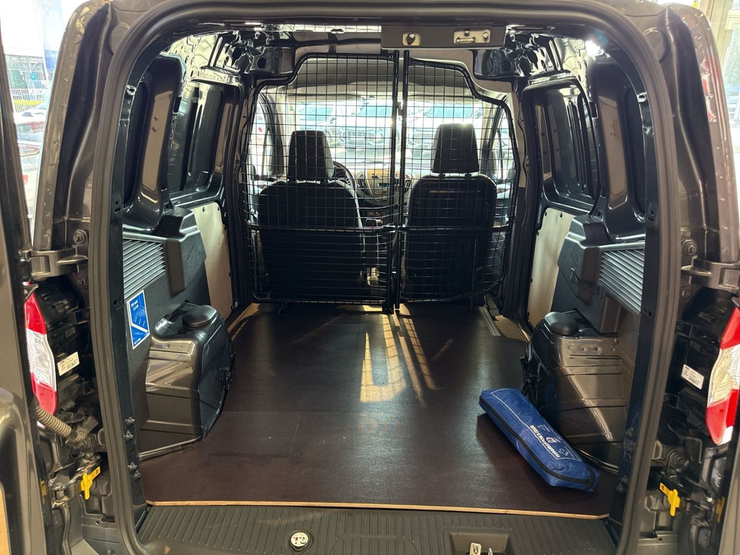 Fahrzeugabbildung Ford Transit Courier Trend DAB Notbremsass. Tel.-Vorb