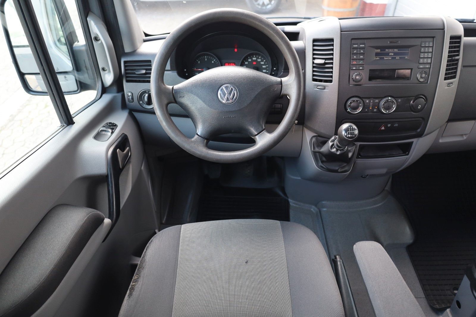 Fahrzeugabbildung Volkswagen Crafter Pritsche 35 mittel L2 Doppelkabine Klima