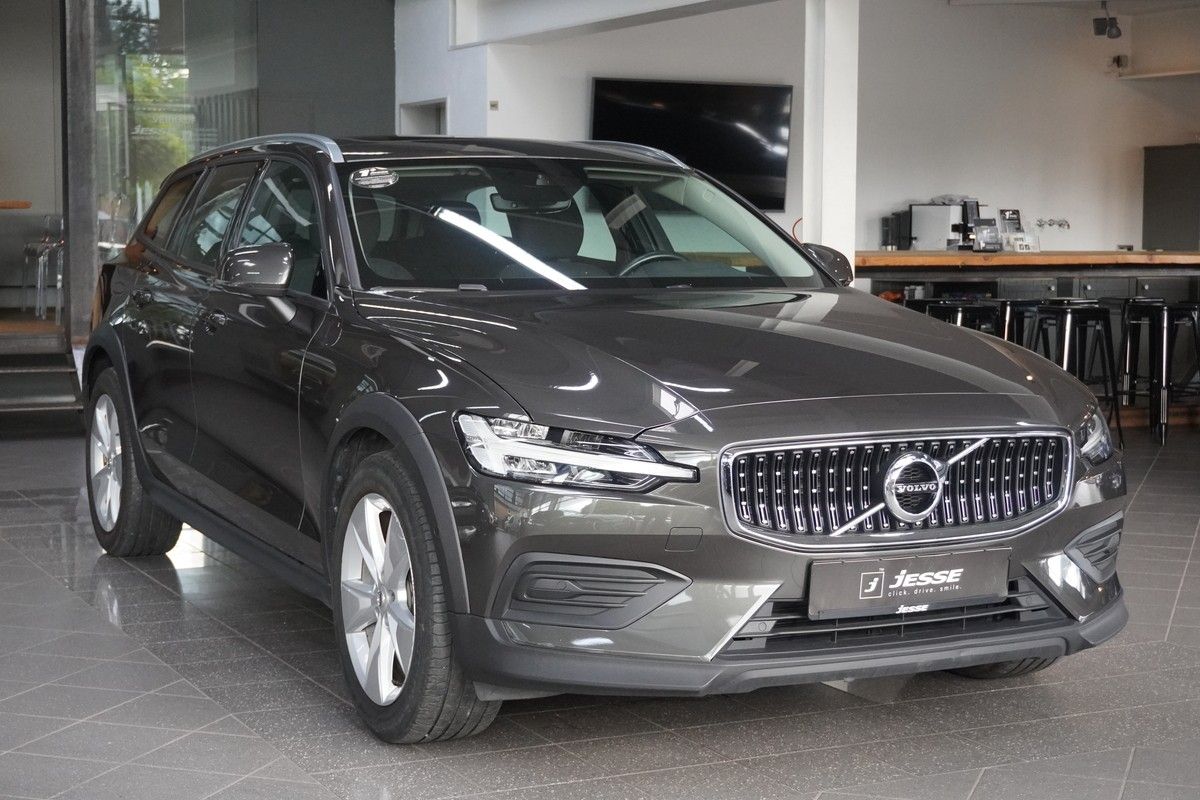 Volvo V60 Cross Country B5 AWD LED Pano AHK foto 3