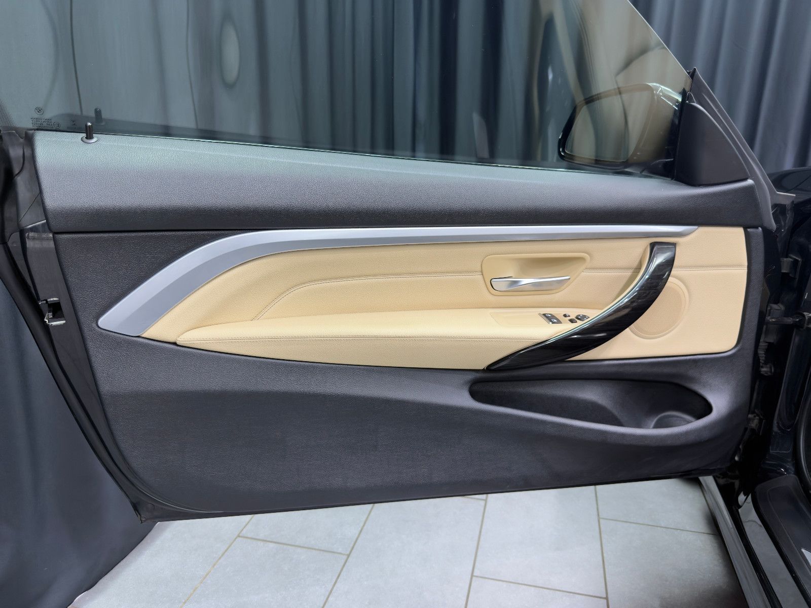 Fahrzeugabbildung BMW 440i Coupe M Sport|LCI|GLASDACH|SHADOWLINE