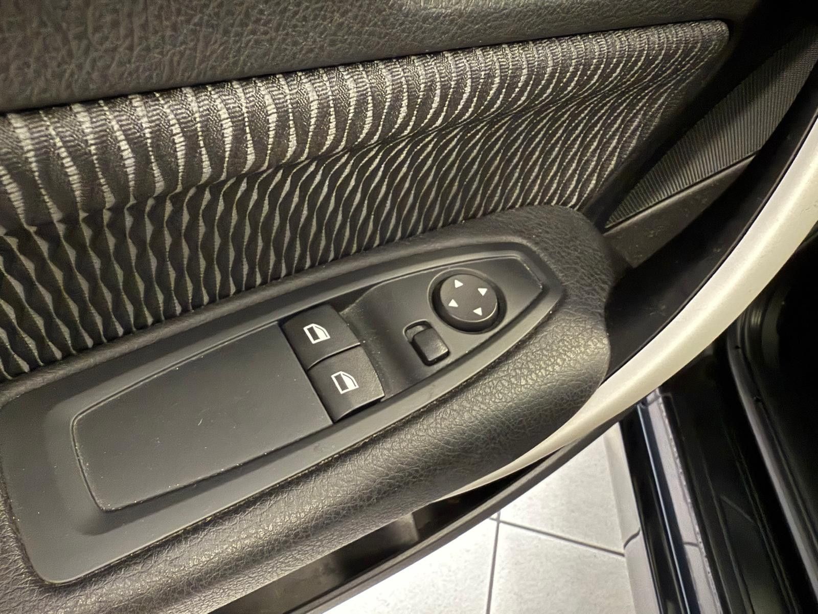 Fahrzeugabbildung BMW 116 i Limousine 3-trg. / SCHECKHEFT/ NUR 86.TKM